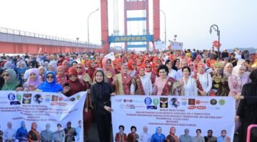 Parade Kebaya Songket Pecahkan Rekor MURI, KOWANI Ajak Perempuan Indonesia Lestarikan Budaya dan Gerakkan Ekonomi Kreatif