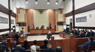 PN Jakarta Timur Kabulkan Eksepsi dr Tifa, Dakwaan Kasus Ijazah Jokowi Batal Demi Hukum