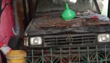 TERPANTAU - kendaraan dinas milik Pemprov DKI Jakarta yang terparkir di Rumah Dinas Kelurahan Sunter Agung