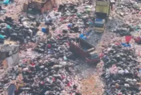 Foto: Dinas Lingkungan Hidup (DLH) Jakarta tidak berhenti menindak empat perusahaan yang terbukti menjalankan kegiatan pengangkutan sampah tidak sesuai izin. (Beritasatu) 