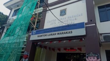 Pemeliharaan Kantor Kelurahan Warakas Berjalan Sesuai SOP, Pekerja Terapkan Standar Keselamatan Kerja