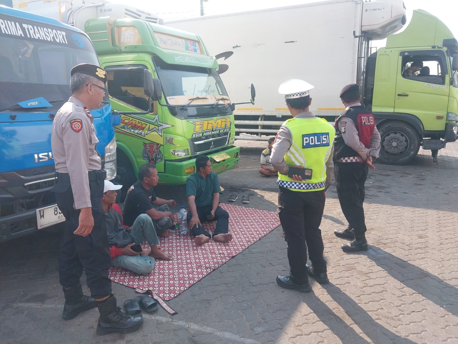 Jaga Jakarta On The Spot di Pelabuhan Muara Baru, Polres Pelabuhan Tanjung Priok Perkuat Sinergi Kamtibmas Bersama Sopir dan Buruh Pelabuhan
