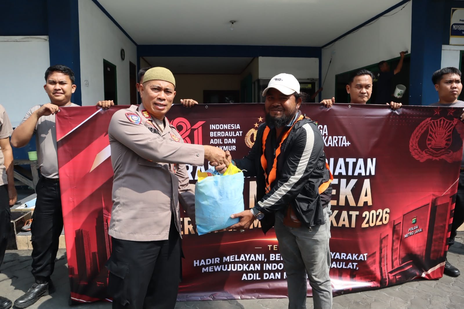 Polres Priok Gelar Kerja Bakti dan Pengecatan Fasilitas Umum dalam Rangka Polda Metro Jaya Merdeka Bersama Masyarakat 2026