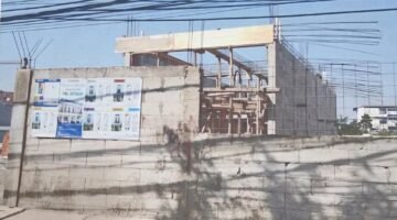 POTRET - pembangunan klaster perumahan milik PT Permata DePoris di Kalideres diduga belum kantongi PBG, dan proyek sempat disetop Pemkot Jakbar. (Foto: Istimewa).