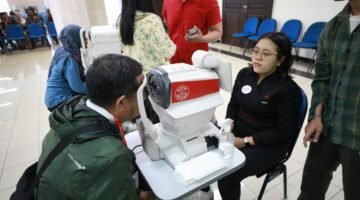 1.000 Kacamata Gratis Dibagikan! Aksi Sosial Optik Melawai Bantu Warga Jakarta Utara Melihat Lebih Jelas