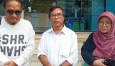 Tim Kuasa hukum dari YNN LawFirm, Yohan, SH dan Ir. Irna Rudiana, SH, MH, Msi saat dampingi Ageng Suseno