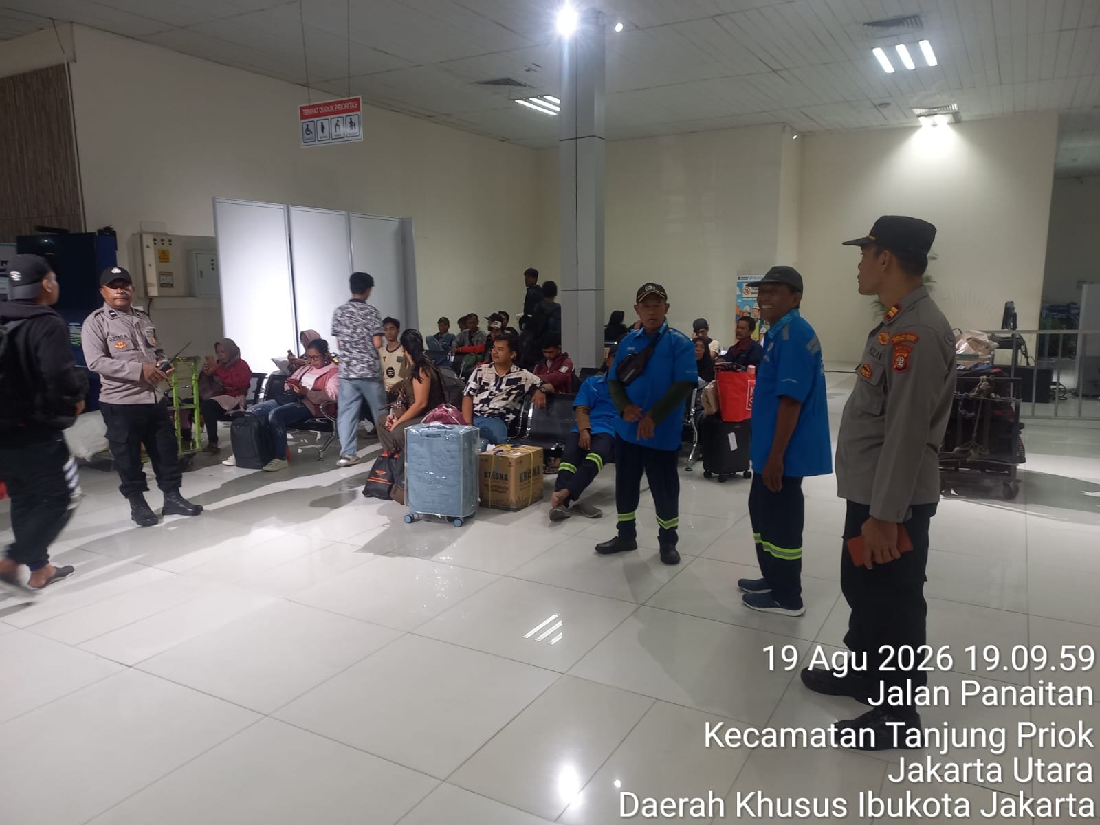 JJOS Pelayanan & Pengamanan Embarkasi KM Bukit Raya Tujuan Kijang Berlangsung Aman dan Lancar, 228 Penumpang Terlayani