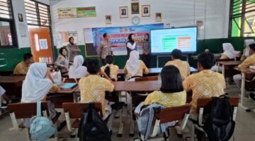 JJOS Police Goes to School, Polres Pelabuhan Tanjung Priok Edukasi Pelajar SMPN 261 Muara Angke tentang Kekerasan dan Bijak Bermedia Digital