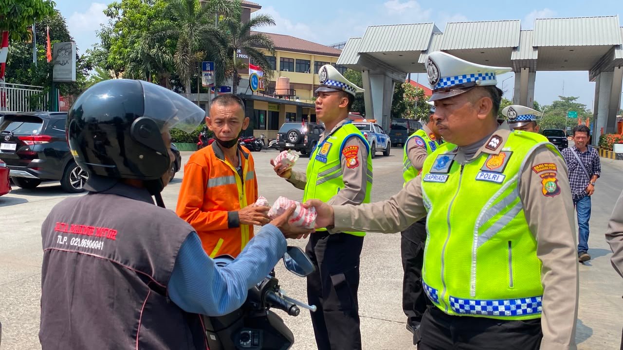 JJOS Jumat Berkah Peduli Polres Pelabuhan Tanjung Priok: Wujud Kepedulian Polri kepada Sopir, Pengemudi Ojol, dan Masyarakat Pelabuhan