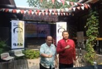 POTRET - Budi Arie Setiadi (kiri) didampingi Ketua Bara Muda, Reza Yoga Suara memberikan klarifikasi pernyataan Politik Sebelum 2029, dan mereka menegaskan itu Analisis Pribadi. (Foto: Suara Realitas).