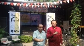 POTRET - Budi Arie Setiadi (kiri) didampingi Ketua Bara Muda, Reza Yoga Suara memberikan klarifikasi pernyataan Politik Sebelum 2029, dan mereka menegaskan itu Analisis Pribadi. (Foto: Suara Realitas).