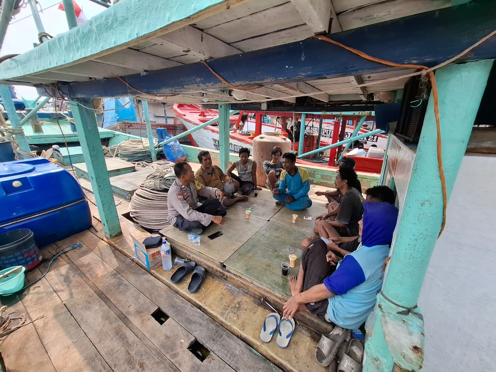 Sambangi ABK di Pelabuhan Muara Angke, Unit Binmas Polsek Kawasan Sunda Kelapa Sampaikan Pesan Kamtibmas