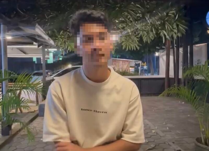 Foto: Konsumen Arizu Berkah Mobilindo, Indra warga asal Cirebon, Jawa Barat. 