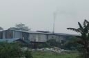 Foto: Pabrik karung plastik bekas ASS tampak dari belakang. (Dok SR/Panji). 