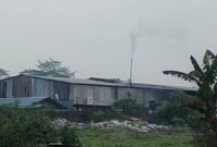 Foto: Pabrik karung plastik bekas ASS tampak dari belakang. (Dok SR/Panji). 