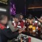 Foto: Petugas Polres Cirebon Kota saat melakukan pemeriksaan di tempat hiburan malam.