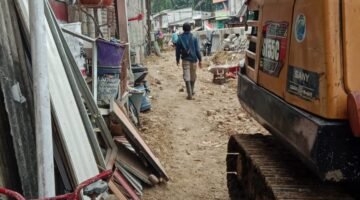 Pekerjaan Turap Pondasi Kali Cakung Lama Segmen Gading Orchard Capai 2 Kilometer