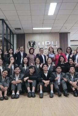 Lewat Puisi Esai, Mahasiswa Calon Guru UPH Diasah Peka terhadap Persoalan Kemanusiaan