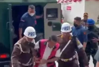 Foto: Mantan Jampidsus Febrie Adriansyah dibawa ke kantor Kejaksaan Agung (Kejagung), Jakarta, (Beritasatu). 