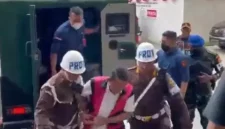 Foto: Mantan Jampidsus Febrie Adriansyah dibawa ke kantor Kejaksaan Agung (Kejagung), Jakarta, (Beritasatu).