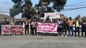 Gerakan 9 Bersama Aliansi Masyarakat Peduli Pembangunan Unjuk Rasa Soroti Kualitas Jalan Bang Andra di Lebak Selatan