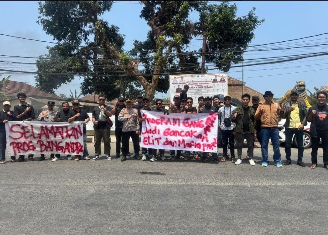 Gerakan 9 Bersama Aliansi Masyarakat Peduli Pembangunan Unjuk Rasa Soroti Kualitas Jalan Bang Andra di Lebak Selatan