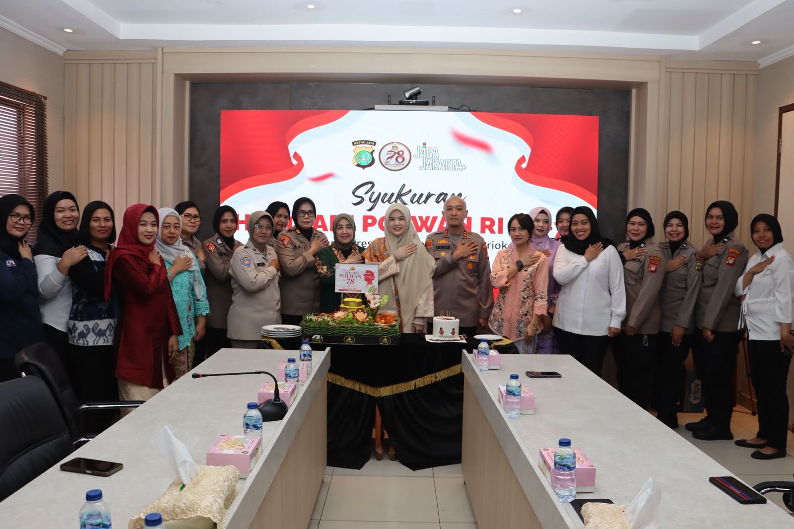 Semarak HUT ke-78 Polwan RI, Polwan Polres Pelabuhan Tanjung Priok Gelar Syukuran dan Pererat Soliditas