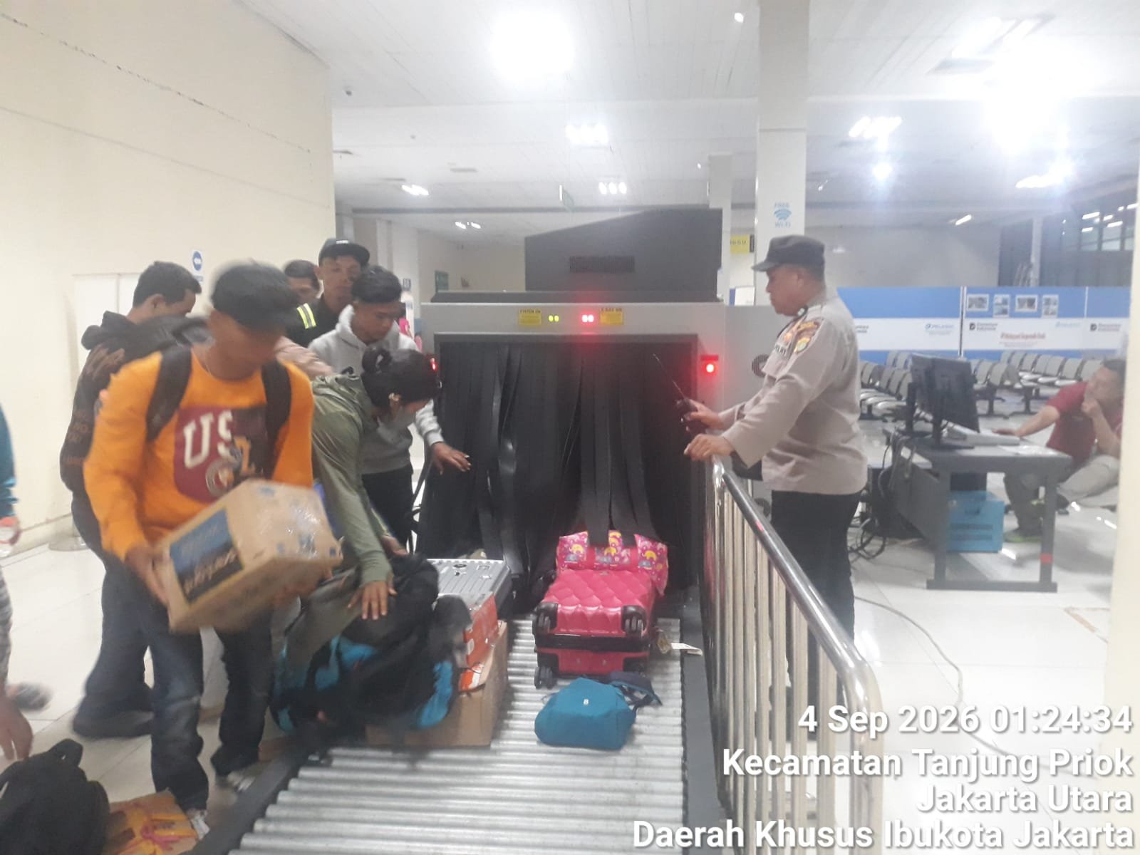 Pelayanan Dan Pengamanan Debarkasi KM Kelud di Pelabuhan Tanjung Priok Berlangsung Aman, 1.218 Penumpang Turun dari Batam