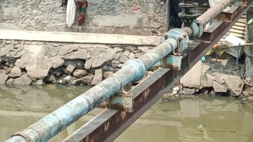 Turap Kali Banglio di Perbatasan Kalibaru-Cilincing Mulai Keropos hingga Alami Kerusakan, Tumpukan Sampah Jadi Sorotan