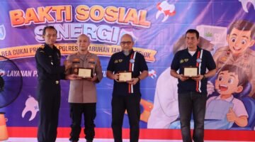 Bea Cukai dan Polres Pelabuhan Tanjung Priok Bersinergi Gelar Bakti Sosial, Ratusan Warga Terima Bantuan Sembako dan Anak-anak Dapat Pemeriksaan Gigi Gratis