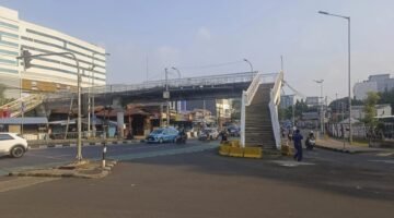 POTRET - kondisi JPO Cawang yang menjadi sorotan. Gubernur DKI Jakarta, Pramono Anung diminta evaluasi Kepala Dinas Bina Marga. (Foto: Istimewa).