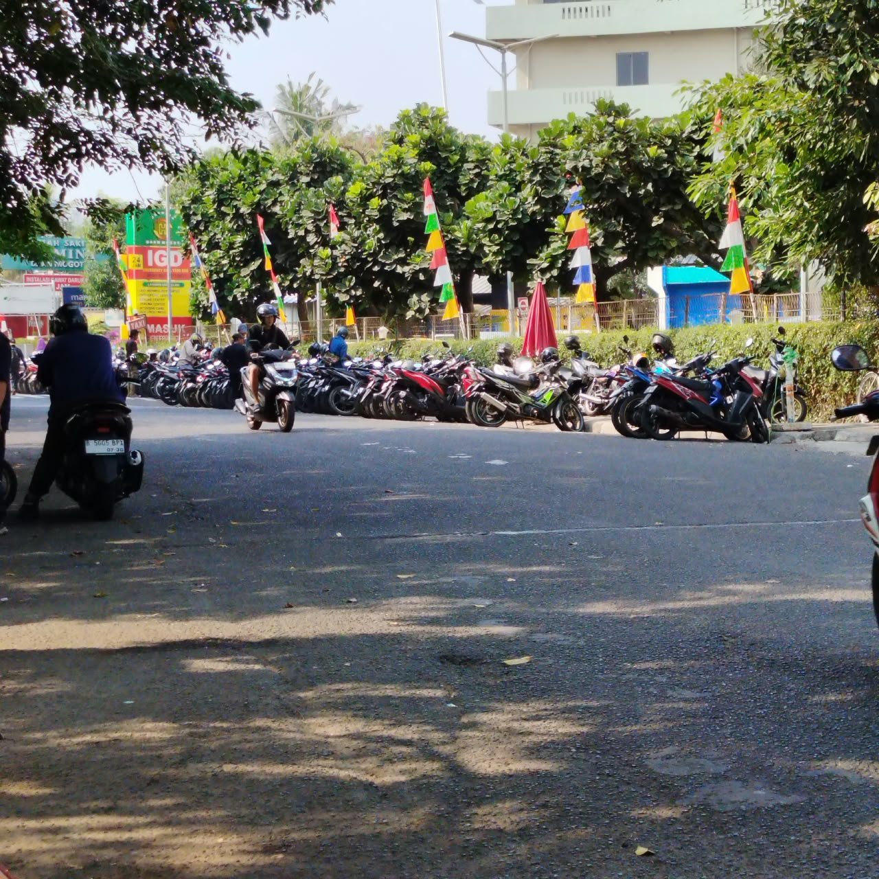 Parkir Liar Depan RS Hermina Membandel, Warga Desak Kepala UP Parkir hingga Kasudinhub Jakbar Bertindak Tegas