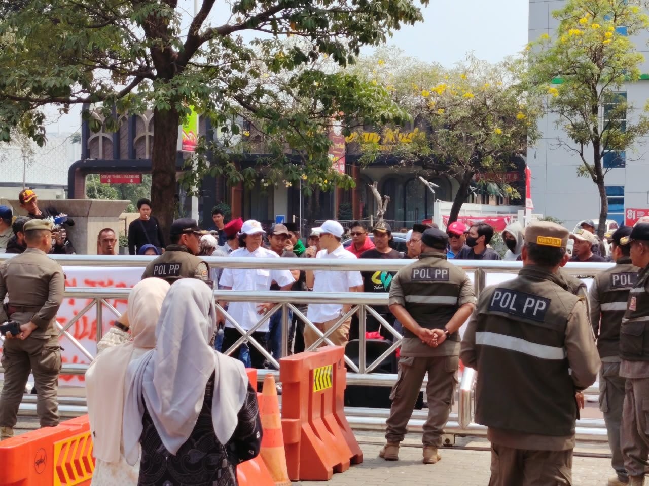 Parkir CNI Ditutup, Warga Protes Harus Ada Solusi