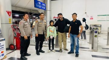 Kehilangan Bekal Perjalanan, Polsek Ciputat Timur Bantu Warga dan Putrinya Pulang ke Yogyakarta