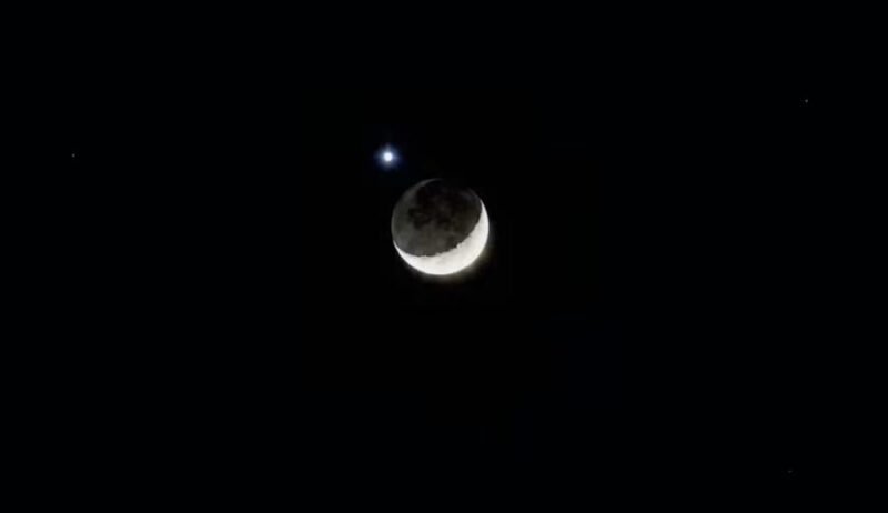 POTRET - penampakan langit malam pada Senin (14/9) terlihat Planet Venus berdekatan dengan Bulan Sabit atau biasa disebut fenomena Okultasi Venus. (Foto: Suara Realitas).