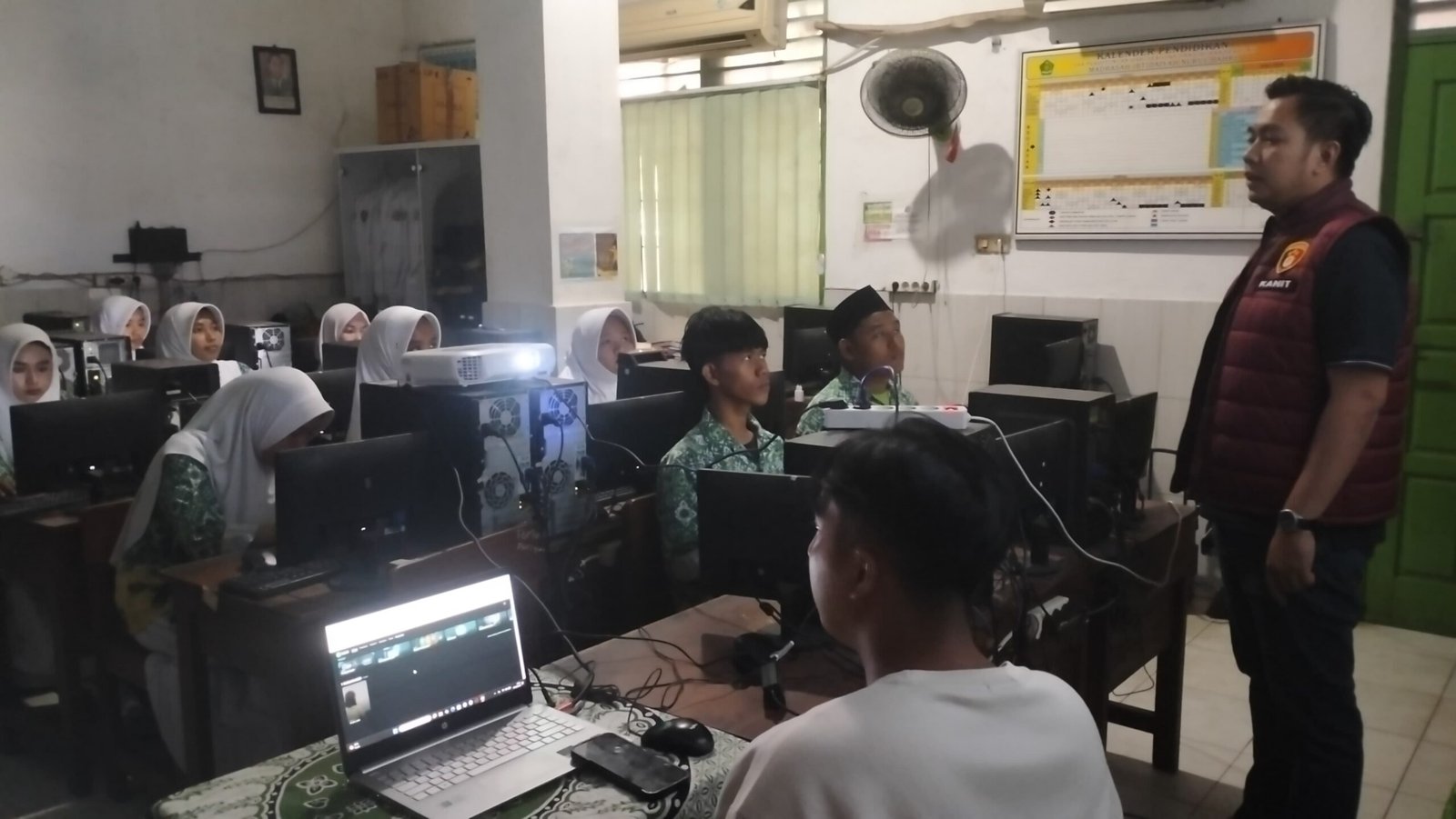 Polres Pelabuhan Tanjung Priok Edukasi Pelajar tentang Pemanfaatan AI yang Etis dan Aman