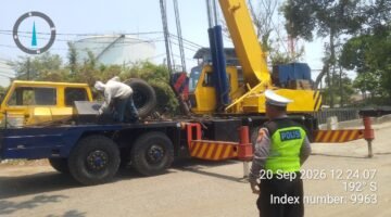 Respon Cepat 110, Kontainer Terlepas dari Truk Trailer di Jembatan KBN Marunda, Polisi Bergerak Cepat Lakukan Evakuasi