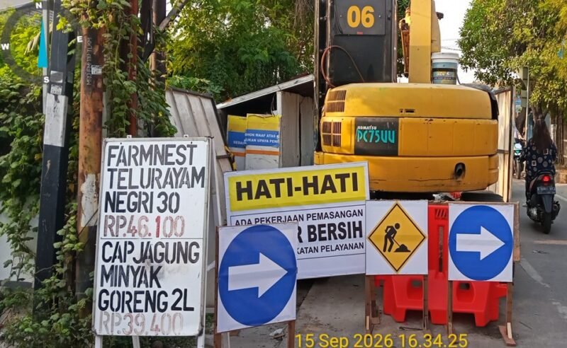 POTRET - PAM Jaya sedang membangun Jaringan Perpipaan SPAM di sepanjang Jalan Malaka - Rorotan, Jakarta Utara. (Foto: Istimewa).