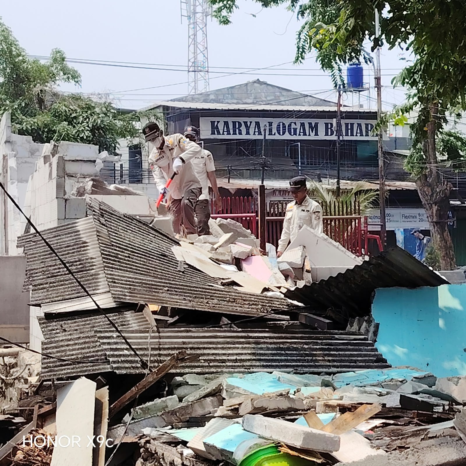 Bangunan Liar Ditertibkan,Lahan Sarana Jaya Disiapkan Jadi Taman dan RTH