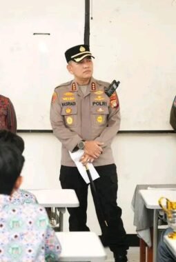 Walikota Jakbar Dan Kapolres Kunjungi SMK YMIK dan SMKN 53 Dorong Siswa Kembangkan Potensi. Dan Berprestasi.