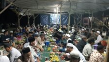 Warga Kampung Cikaret RT.06 RW.2 Desa Purasar  i Melaksanakan Dzikir Maulid Nabi Muhammad (Foto : Adi Wijaya)