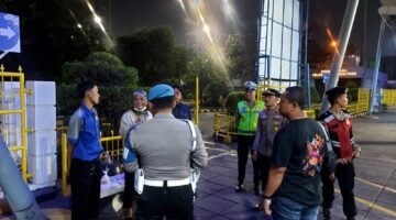 Patroli Cipta Kondisi Polres Pelabuhan Tanjung Priok Sasar Jalur Pelabuhan, Imbau Pengemudi Trailer dan Penumpang Kapal