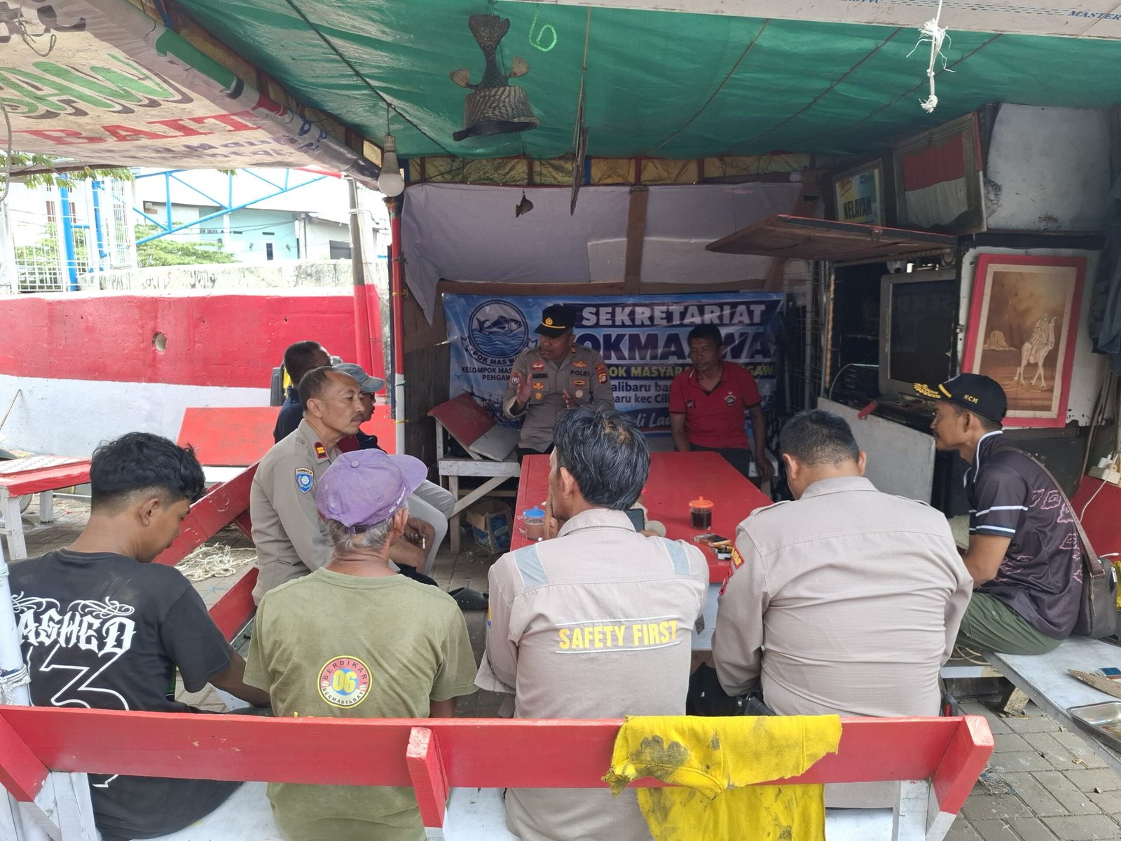 Polsek Kawasan Kalibaru Gelar Jaga Jakarta On The Spot, Ajak Nelayan Bersinergi Jaga Kamtibmas