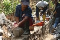 Proses Pembangunan TPT Di Wilayah Desa Puraseda Leuwiliang: (Foto : Adi.W)