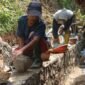 Proses Pembangunan TPT Di Wilayah Desa Puraseda Leuwiliang: (Foto : Adi.W)
