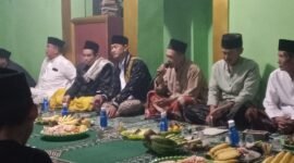Warga kampung cadas gantung RT.05 Purasari melaksanakan maulid nabi Muhammad Saw pada hari Sabtu (19/09/2026) malam. (Foto : Adi Wijaya)