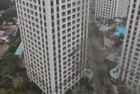 POTRET - kebakaran melanda lantai 5 Apartemen Pavilion. (Foto: Tangkapan Layar/Ist).