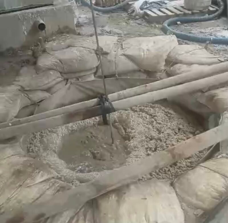 Foto: Penampakan salah satu lubang ynag diduga digunakan sebagai tempat menambang emas oleh pria berinisial S di Desa Munjul, Kabupaten Tasikmalaya, Jawa Barat. (Ade RH - Suararealitas.co). 
