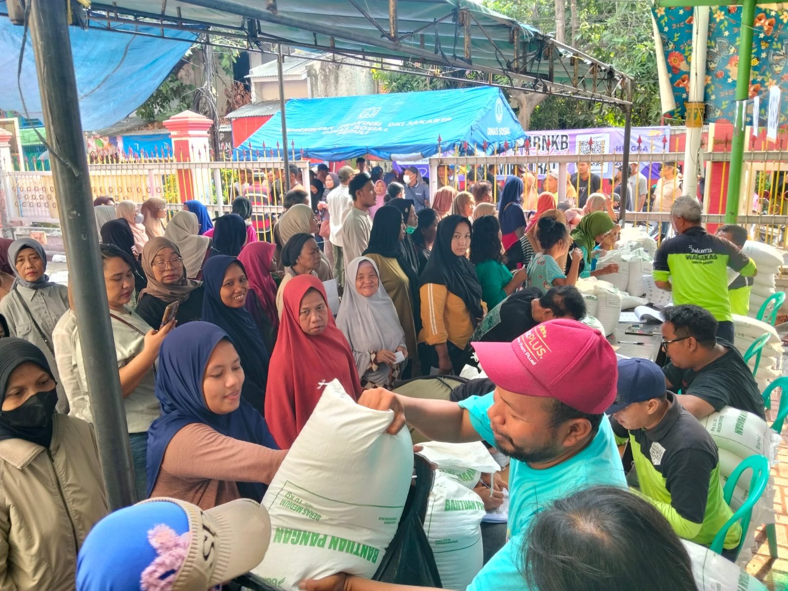 Penyaluran Beras Bantuan Pemerintah di Warakas Berlangsung Tertib, Ribuan Warga Terdata sebagai Penerima