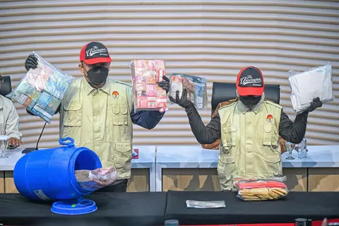 KPK Temukan Rp 934 Juta dalam Tong Biru di Rumah Adik Bupati Klaten, Asal Uang Didalami